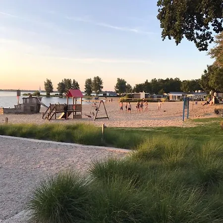 Strandhaus La Am Veluwemeer Im Europarcs Bad Hoophuizen בקתה *